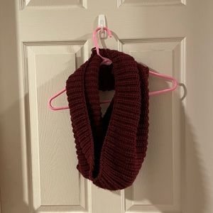 h&m | thick maroon knitted infiniti scarf